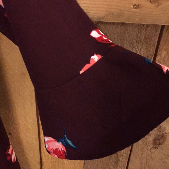 Floral bell sleeve dress - Picture 3 of 5